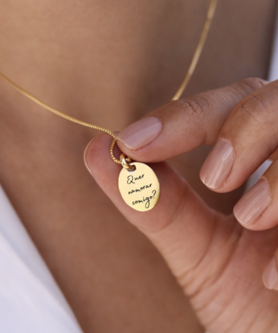 Colar Personalizado para Pedido de Namoro | Pingente Oval "Quer Namorar Comigo?"